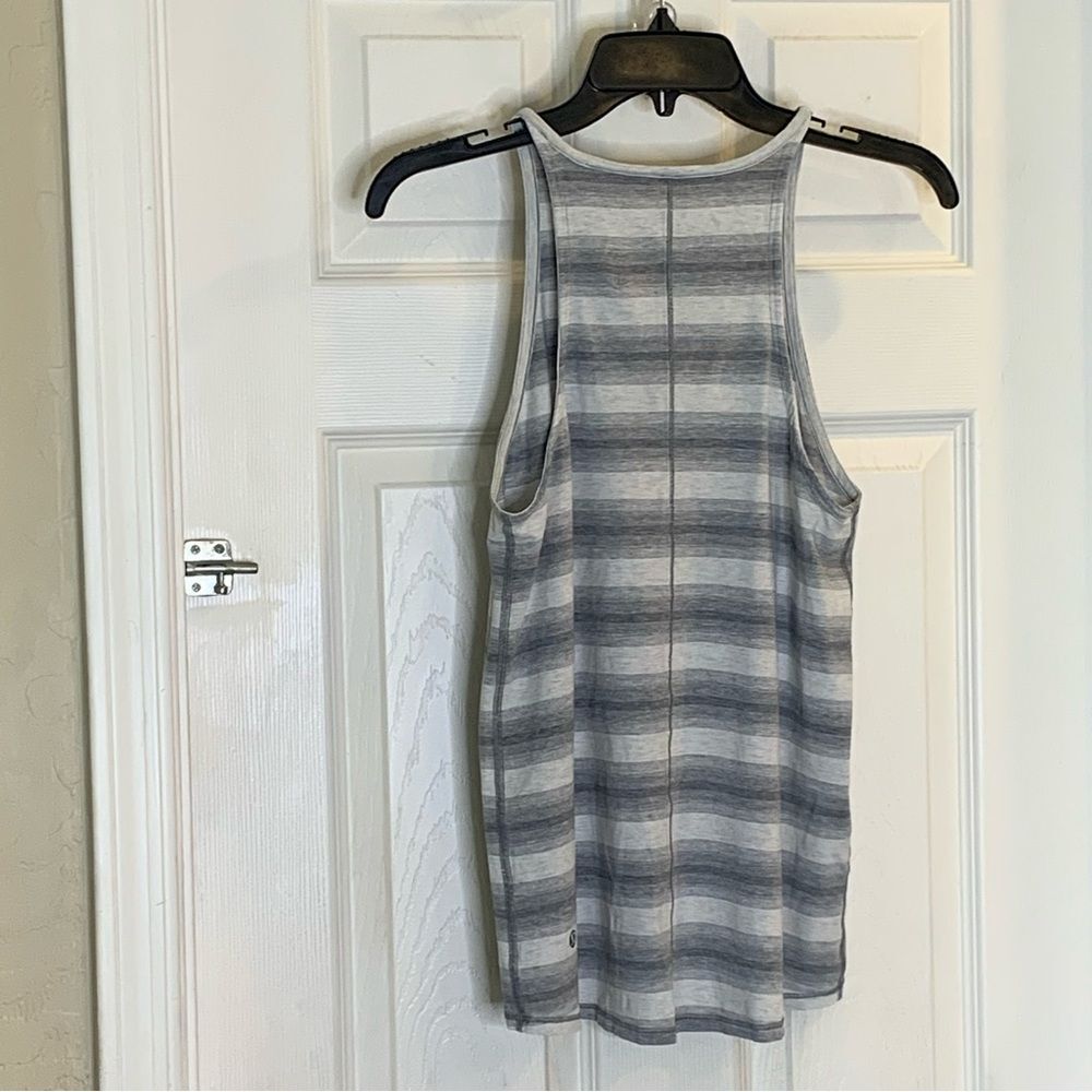Lululemon Find Your Zen Tank in the Capilano Stripe White Heathered Grey Size 8 - Picture 4 of 7